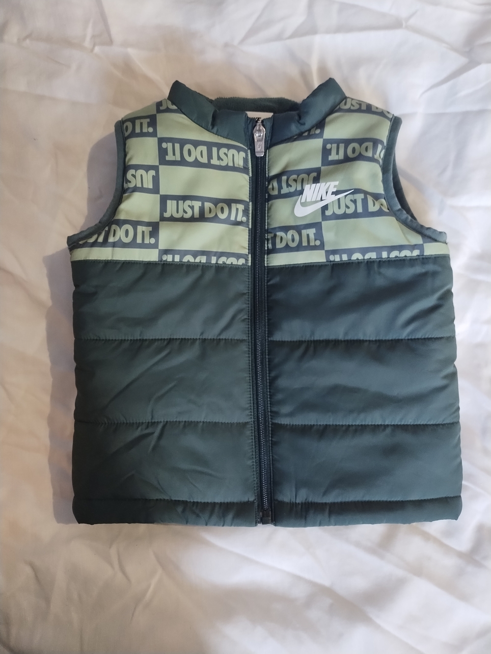 Nike Green Two-Tone 'Just Do It' Puffer Vest